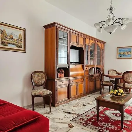 Appartamento La Casa Di Nonna Gina Alba (Piedmont)