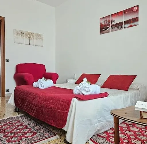 La Casa Di Nonna Gina Апартаменты Альба
